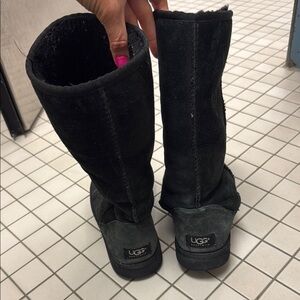 UGG women’s Sz 8 Tall Black Suede Boots